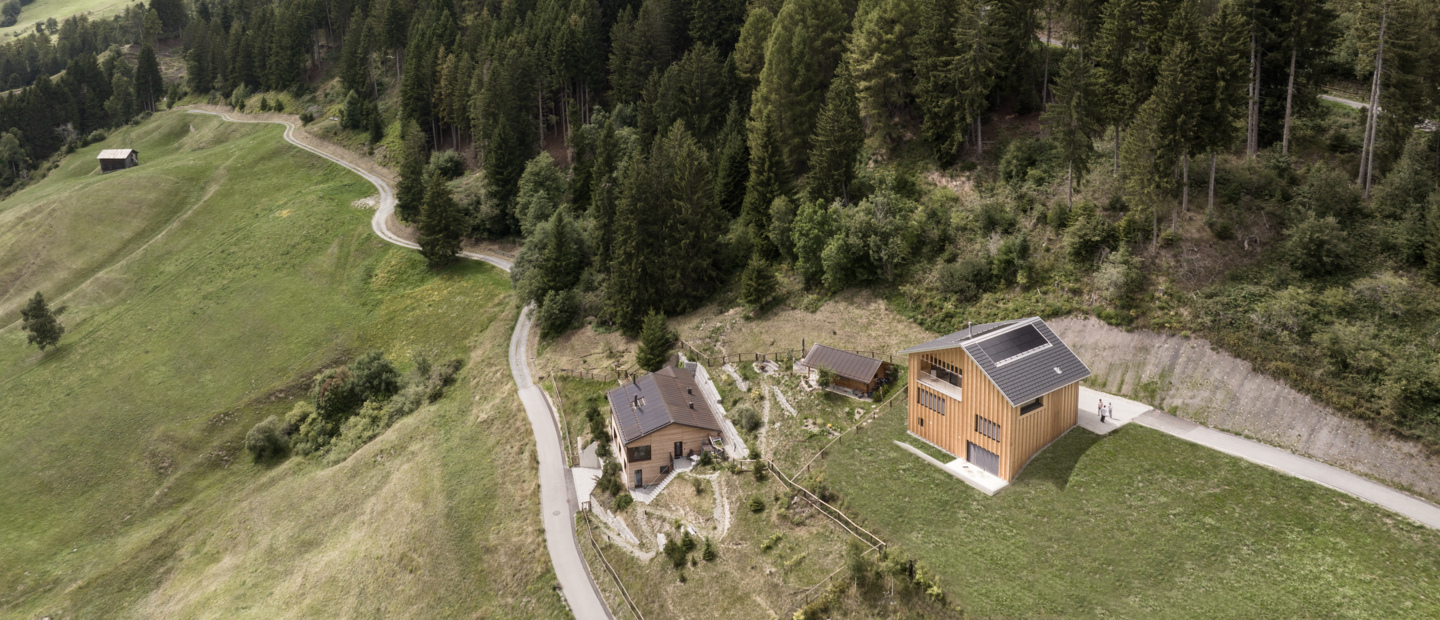 Haus-Patgific-Val-Lumnezia-GR-Aussen-Sohm-05