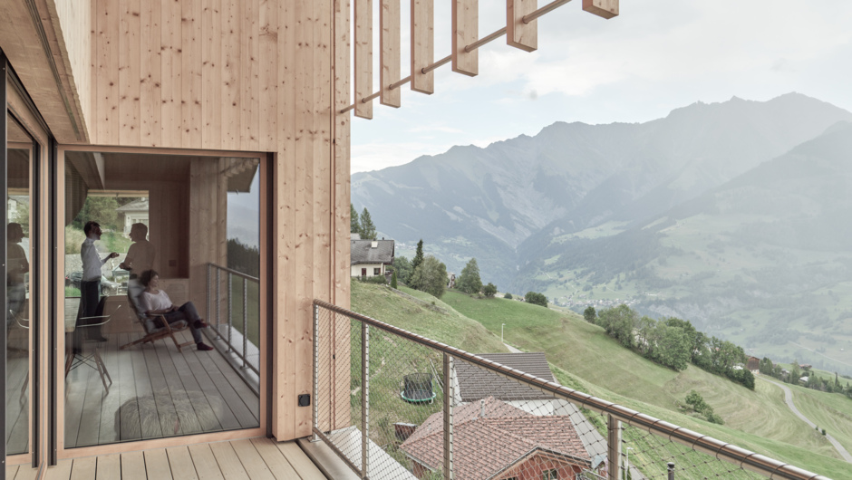Haus-Patgific-Val-Lumnezia-GR-Aussen-Sohm-17