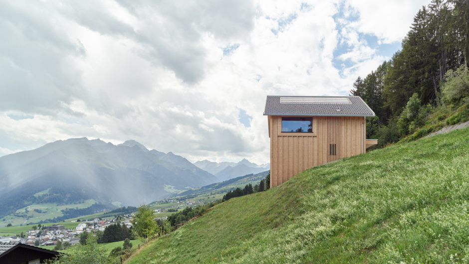 Haus-Patgific-Val-Lumnezia-GR-Aussen-Sohm-01