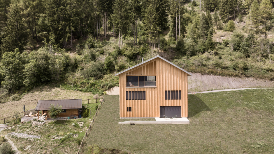 Haus-Patgific-Val-Lumnezia-GR-Aussen-Sohm-06