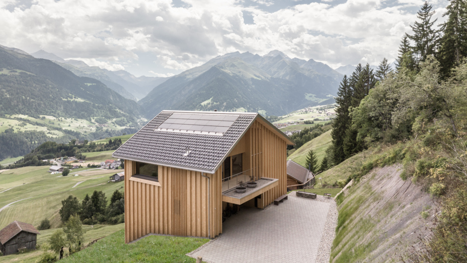 Haus-Patgific-Val-Lumnezia-GR-Aussen-Sohm-10
