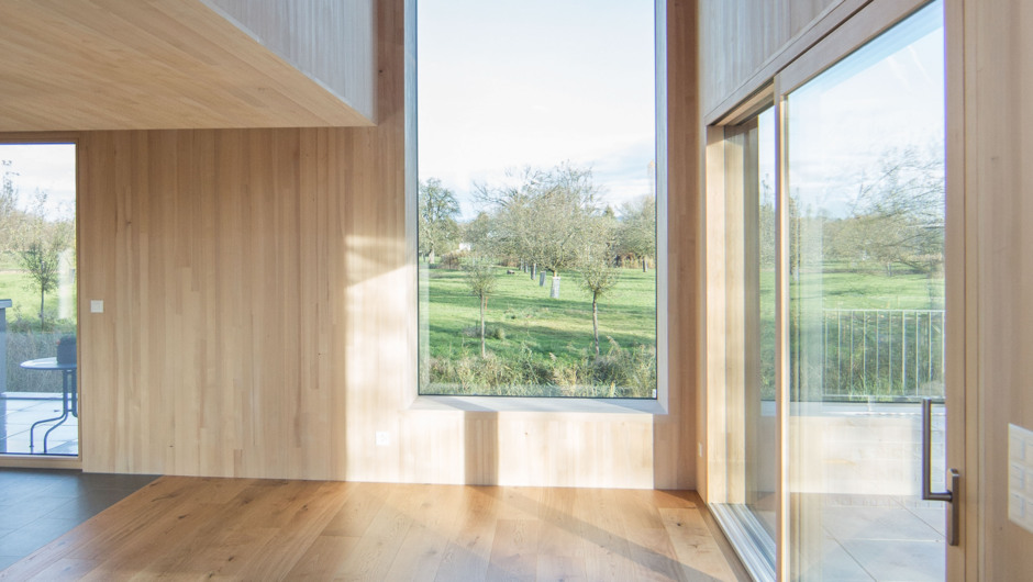 Einfamilienhaus Bosshart Altenrhein Innen Sohm HolzBautechnik Fenster groß und Galerie
